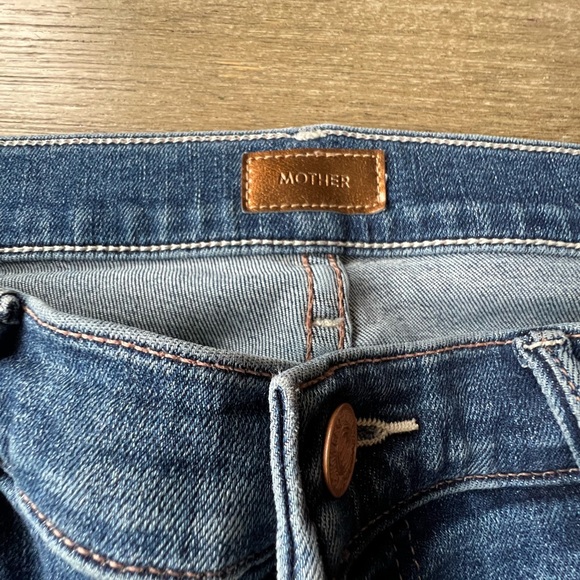 Mother woman’s the insider crop step chew jeans - Picture 11 of 16